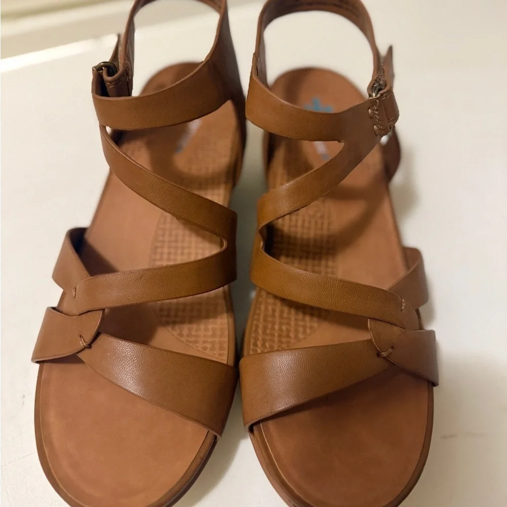 Posture Women's Brown Wedge Sandals are soft and cozy. In excellent  conditions_7